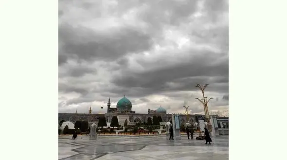 زیارت در هوای ابری مشهد مقدس + عکس