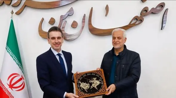 همکاری‌های تجاری و اقتصادی میان «بارسلونا» و «اصفهان» را توسعه می‌دهیم
