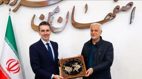 همکاری‌های تجاری و اقتصادی میان «بارسلونا» و «اصفهان» را توسعه می‌دهیم
