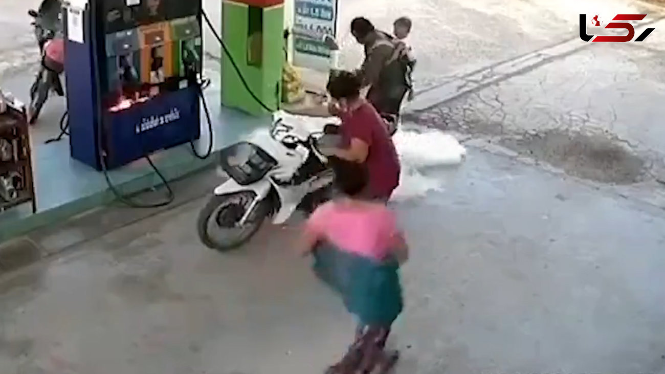 فیلم لحظه آتش گرفتن پمپ بنزین / مردجوان با بچه روی کولش جان همه را نجات داد