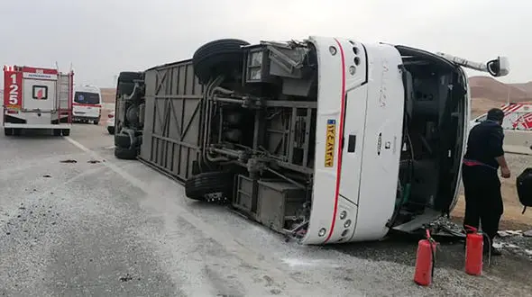 واژگونی اتوبوس مسافربری در جاده همدان به کرمانشاه + عکس ها