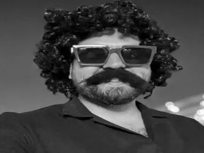 فیلم آواز احساسی /  آهنگ عاشقانه خواننده ترک زبان با صدای عالی و وسط دریاچه که شنیدنیه واقعا ...