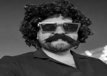 فیلم آواز احساسی /  آهنگ عاشقانه خواننده ترک زبان با صدای عالی و وسط دریاچه که شنیدنیه واقعا ...