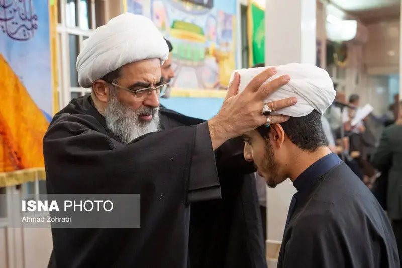 مراسم عمامه گذاری طلاب در قم