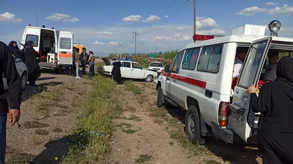 9 مصدوم بر اثر واژگونی پیکان در تاکستان 