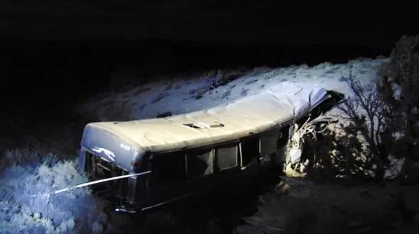 سقوط اتوبوس به دره / دختر 13 ساله کشته شد+عکس