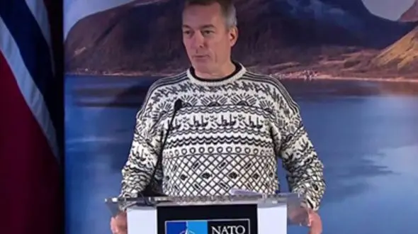 
پوشش وزیر دفاع نروژ سوژه رسانه‌ها شد +عکس

