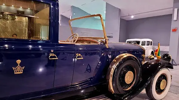 رضا شاه رکورد گران‌ترین خودرو ی دنیا را در آمریکا زد / خودرویی که از طلا و الماس ساخته شده است