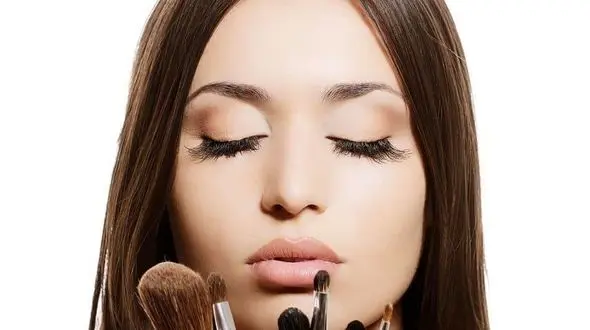 ترفندهای آرایشی که 10 سال جوان تر به نظر می رسید