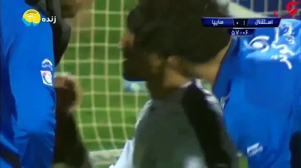 لحظه رکوردزنی حسینی دروازه بان استقلال تهران و شمارش معکوس هواداران + فیلم