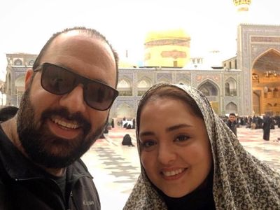 فیلم سورپرایز خواستگاری و بله گرفتن عاشقانه علی اوجی از همسرش نرگس محمدی در کنج خلوت صحن حرم امام رضا(ع).../ ایشالا همیشه خوشبخت باشین و عشقتون پایدار!