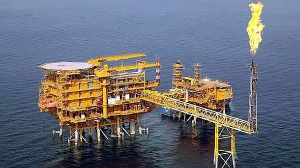 زیاد نفت می فروشیم اما پولش را دورزنندگان تحریم و تراستی ها می خورند! 