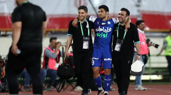 بدشانسی در آخرین دقایق لیگ برتر/ پارگی رباط بازیکن استقلال و خانه نشینی چند ماهه!