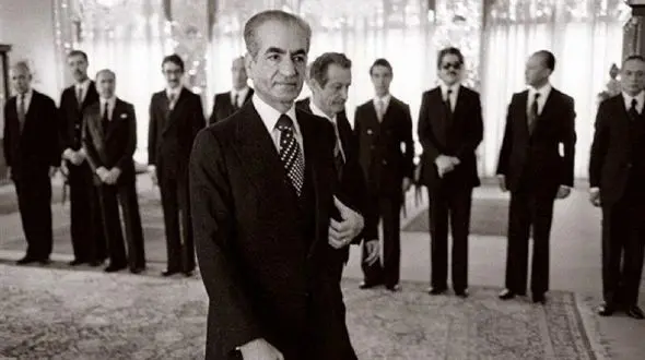 عکس/ سفر در زمان؛ «محمدرضا پهلوی» در نخستین روز سلطنت؛ 25 شهریور 1320