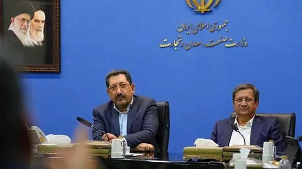 همتی: تسهیلات ریالی واحدهای تولیدی پرداخت می شود