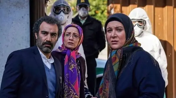 تصاویری جالب و خنده دار از پشت صحنه بازیگران سریال پایتخت/ چقدر صمیمی و کاربلد!