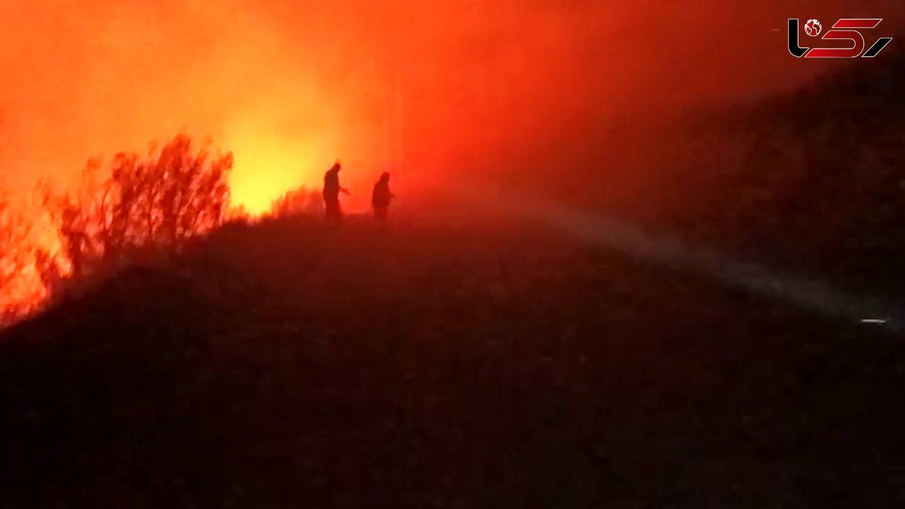 آتش سوزی مهیب در 2 عرصه جنگلی گلستان / گدازه های آتش تا 400 متر دورتر پرتاب می شوند + فیلم