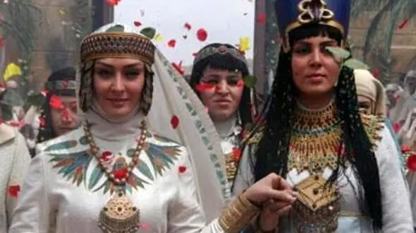 تغییر چهره عجیب و غریب و جنجالی الهام حمیدی در کنار حیوان خانگیش! / 24 سال بعد از سریال یوسف پیامبر