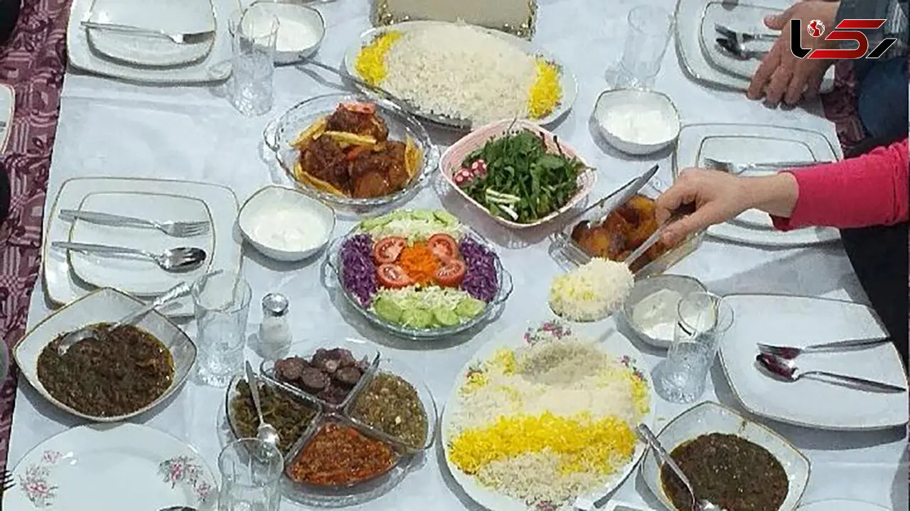 عکس/ خلاقیت خنده دار مادر شیرازی برای طراحی نقشه ایران روی قرمه سبزی حماسه آفرید/ هنر نزد ایرانیان است و بس!