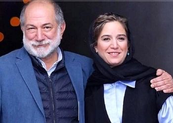 گریه های بی انتها و بوسه تلخ ستاره دختر آتیلا پسیانی بر روی پیکر بی جان پدرش/ دل همه رو سوزوند!