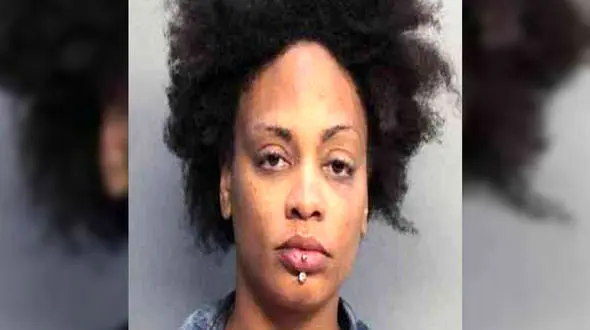 زیر لباس های خاص این زن چه رازی وجود داشت/ شرم پلیس از بازرسی بدنی + عکس