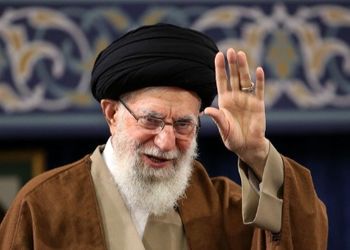 فیلم حماسه دختر تبریزی عاشق ایران در حضور رهبر انقلاب / با هنرنمایی اش همه را مبهوت کرد !