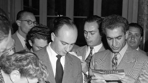 عکس؛ سفر در زمان؛ «محمدرضا پهلوی در دوران نوجوانی در لباس نظامی»؛ دهه 1300