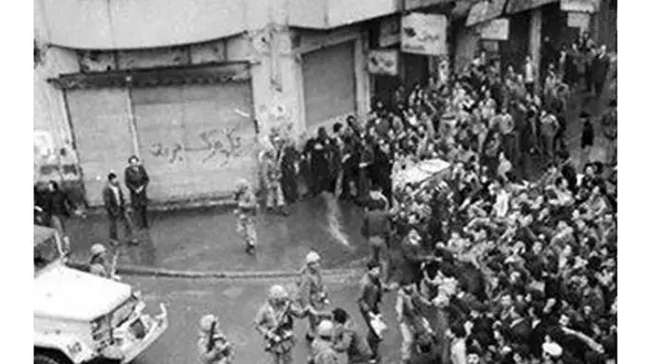 مقاله توهین آمیز روزنامه اطلاعات به یک رهبر سیاسی در 17 دی 56