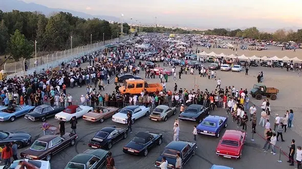 واکنش فدراسیون اتومبیلرانی به اتفاقات همایش خودروهای کلاسیک/ حضور این حجم از جمعیت همه را غافلگیر کرد!