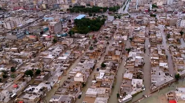 بندر امام خمینی زیر آب رفت ! / بزرگترین پایانه تجاری دریایی کشور غرق در سیل + فیلم