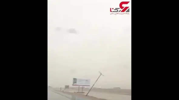 لحظه توفان وحشتناک در بوشهر / تیرهای برق کج شدند! + فیلم 