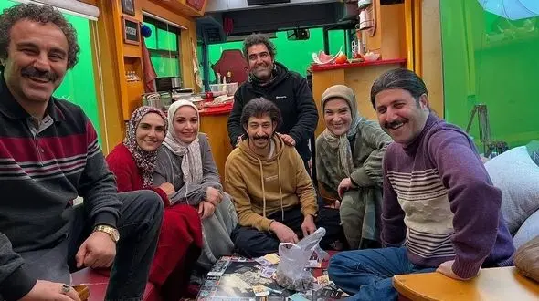 سیمپسون ها؟ نه ممنون خودمون پایتخت و محسن تنابنده رو داریم/ مشکل دستشویی داشتیم وقتی ناو هواپیمابر ترامپ مُد نبود