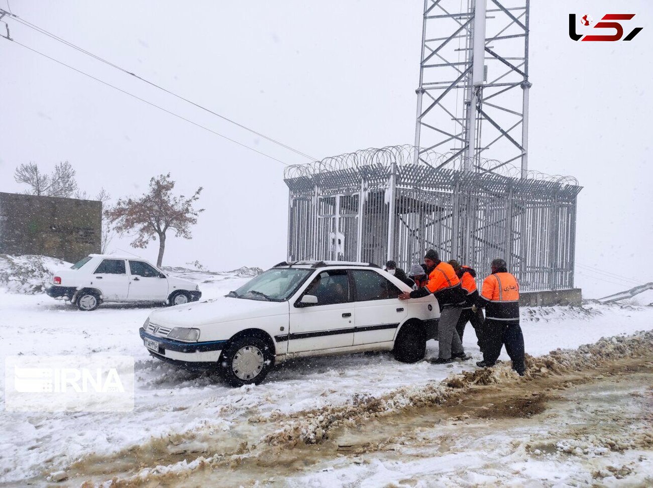  بارش برف طی ۲ روز گذشته باعث مسدودی ۹۸ راه روستایی درقزوین شد