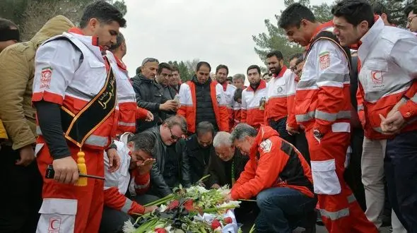 پیکر سید علی حسینی کوهنورد جانباخته اشترانکوه به مشهد منتقل شد