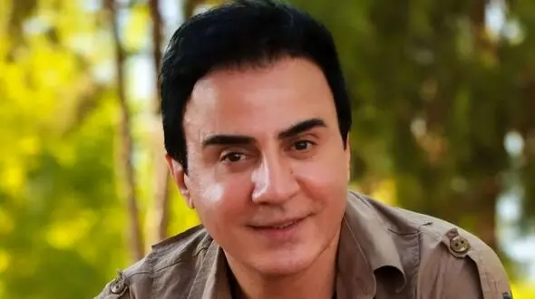 استایل باکلاس و شیک داریوش فرضیایی برای یک قرار خاص در رستوران/ چه خوشتیپ شده+عکس