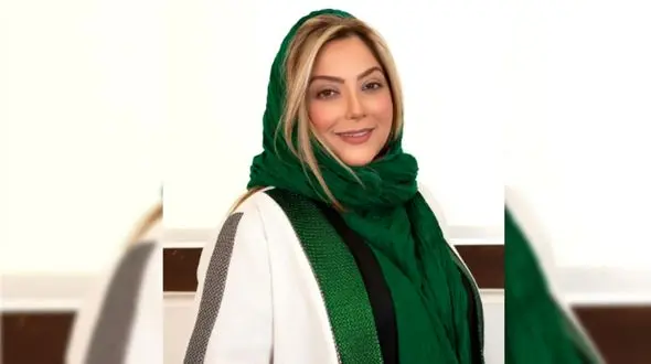 عکس 2 خانم بازیگر ایرانی در مکانی باورنکردنی ! / فقط عکس های روی دیوار را ببینید !