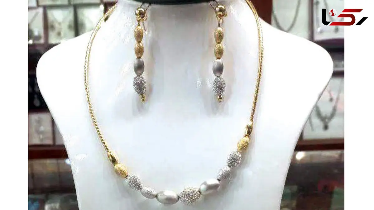 زن خوش شانس سرویس طلا سرقتی اش را در ویترین جواهرفروشی دید / پلیس مشهد دزد قدیمی را غافلگیر کرد