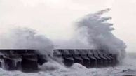 ارتفاع موج ناشی از طوفان شاهین در دریای عمان به 7 متر می رسد + فیلم