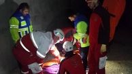 برف بازی در کرمانشاه حادثه ساز شد/ زن جوان از پل سقوط کرد + عکس