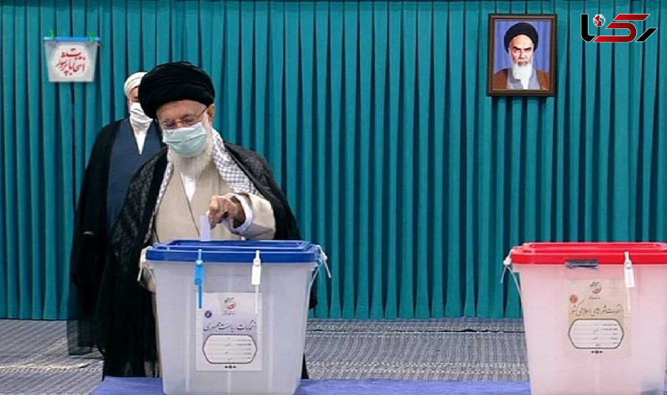 انتخابات 1400 / رهبر انقلاب رأی خود را به صندوق سیار ۱۱۰ در حسینیه امام خمینی(ره) انداختند+ فیلم و عکس