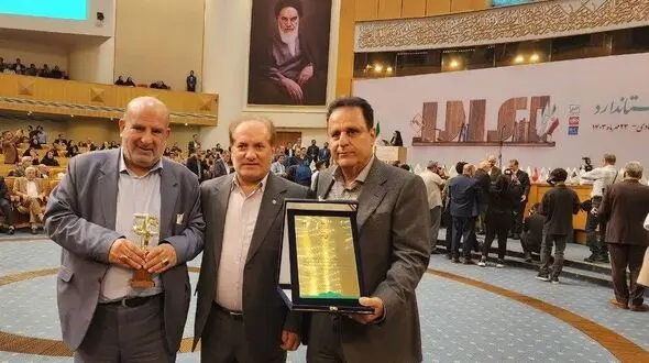 نشان واحد نمونه ملی استاندارد به نیشکر رسید