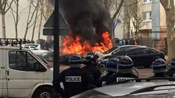 دستگیری 2 نفر به خاطر آتش زدن 21 خودرو+ عکس