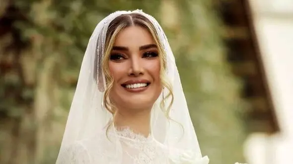 عروس زیبای سینمای ایران نقاش از آب در آمد / استعداد بی نظیر متین ستوده در نقاشی / الحق که هنرمنده!