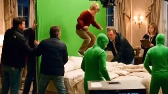 بعد از ۳۵ سال؛ پشت صحنه جذاب و خاطره‌انگیز فیلم «تنها در خانه» + فیلم