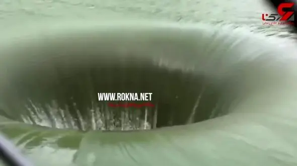 لحظه بلعیدن اردک توسط گودال مرگ+فیلم