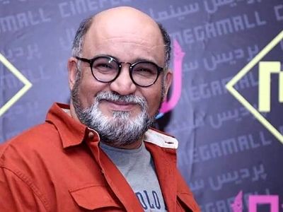 فیلم / نادر سلیمانی : اولین بار عاشق خال روی بدن یک دختر آبادانی زیبا شدم ..../  خال زیبایش من رو دیوانه کرد .../ زنم هم  .../ عشق هم عشق های قدیم ....