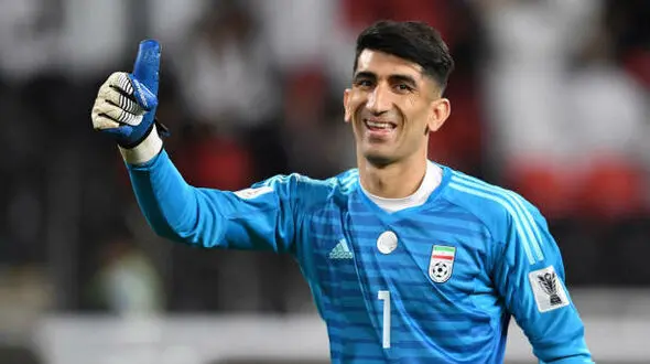 عکس بدون روسری همسر علیرضا بیرانوند با موهای بلوند ! / زن و شوهری در ماشین لاکچری