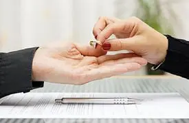 فیلم / طلاق خانم مجری در پخش زنده تلویزیون پس از مشاجره با شوهر + جزئیات تماس تلفنی 