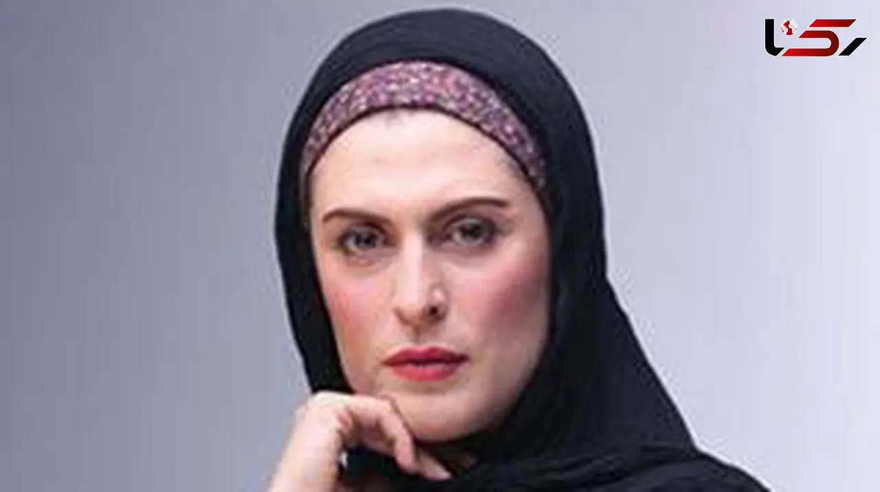 عکس / ژست بازیگر زن نیسان آبی با پای شکسته !
