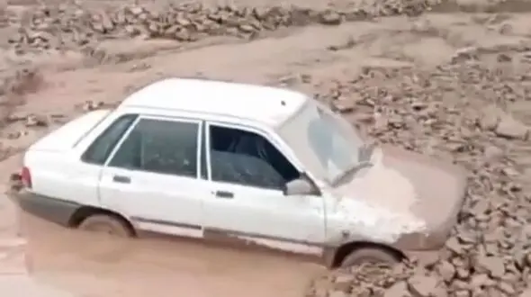 فیلم از سیل راه منجیل به علی آباد و طارم
